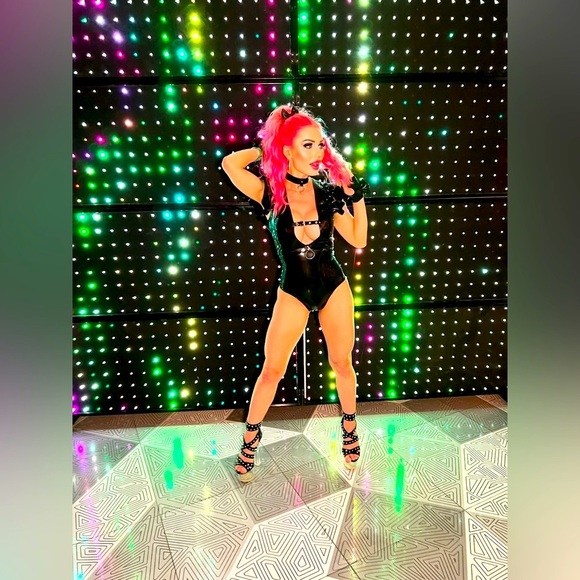 latexion Other - Latex dominatrix bodysuit 4 piece set: suit, choker, gloves, and hair bow clip.